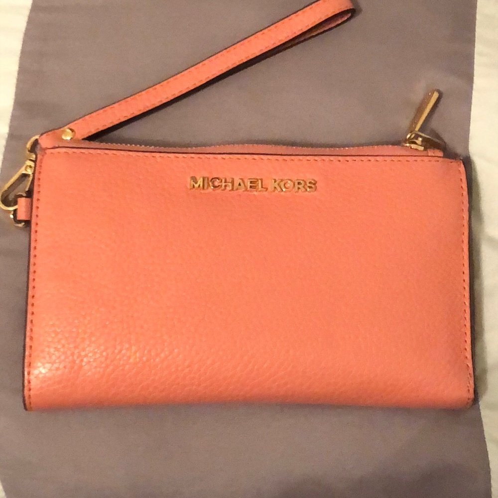 Powder pink Michael Kors Large wristlet